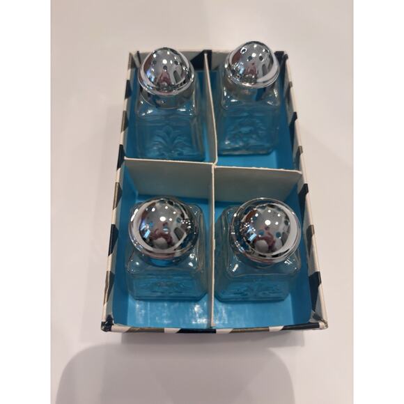 2 New Anchor Hocking EAPC* EARLY AMERICAN PRESCUT 2 1/4" INDIVIDUAL SHAKERS - Picture 6 of 7